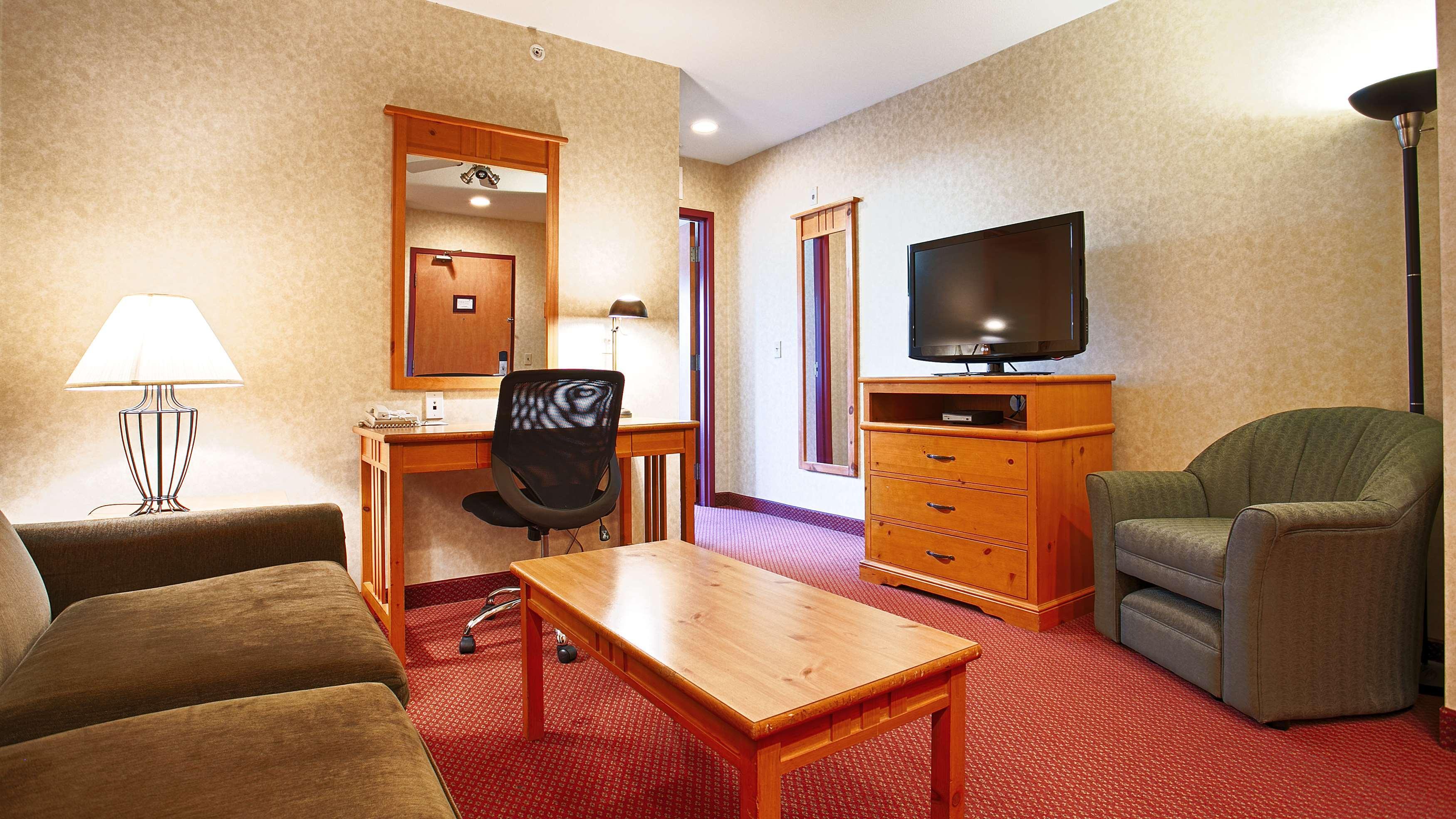 Best Western Plus Valemount Inn & Suites Exterior photo