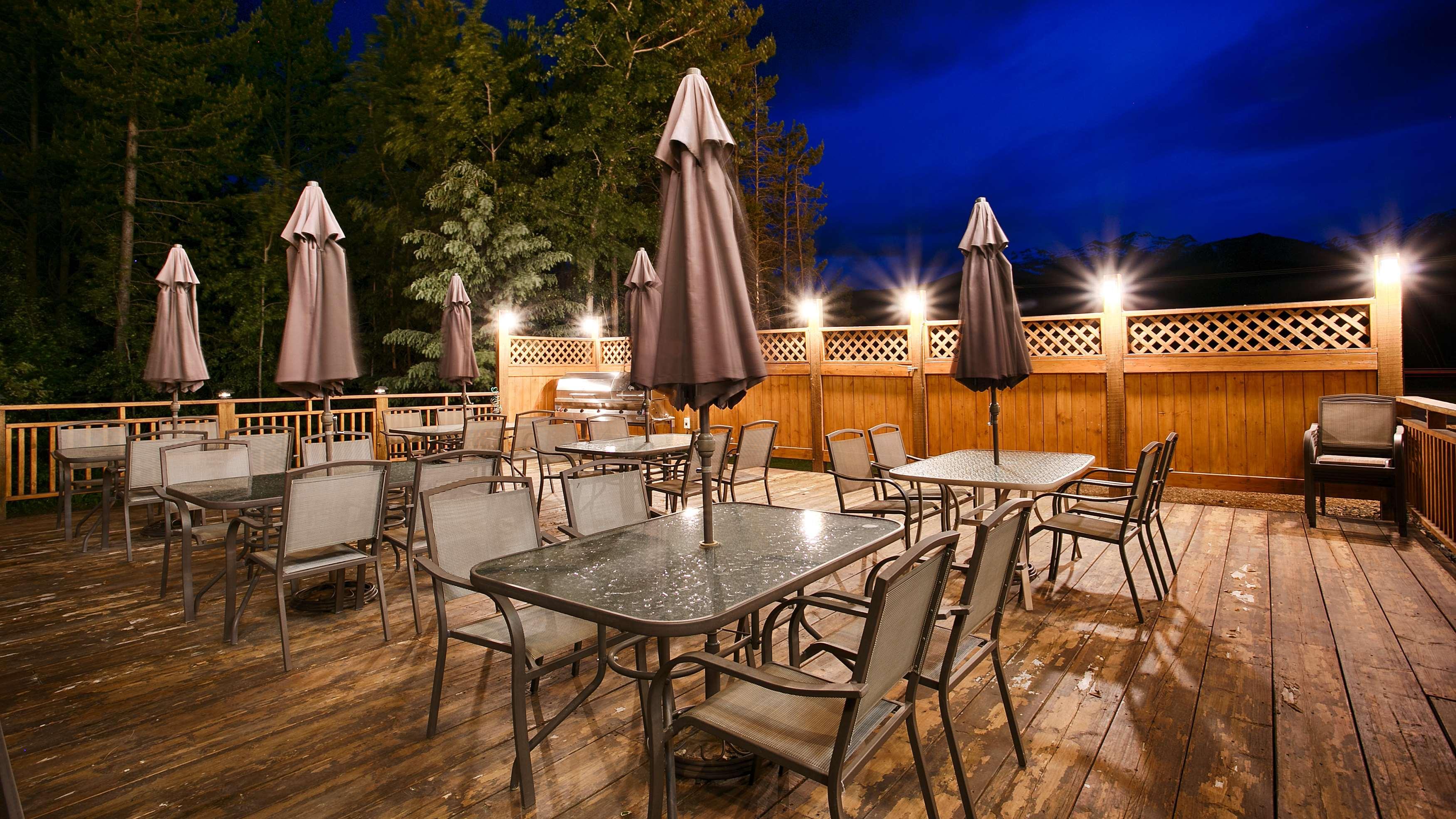Best Western Plus Valemount Inn & Suites Exterior photo