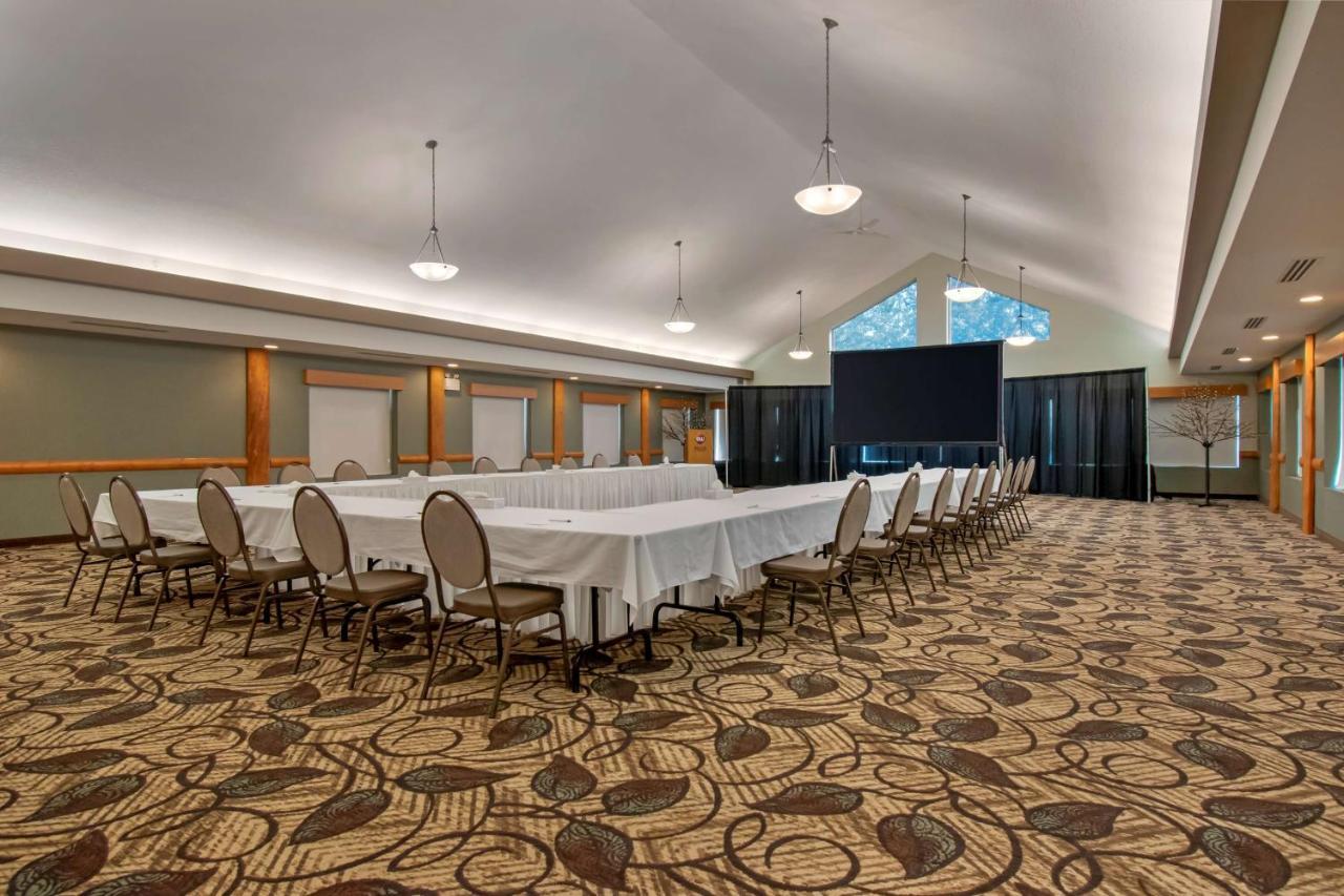 Best Western Plus Valemount Inn & Suites Exterior photo
