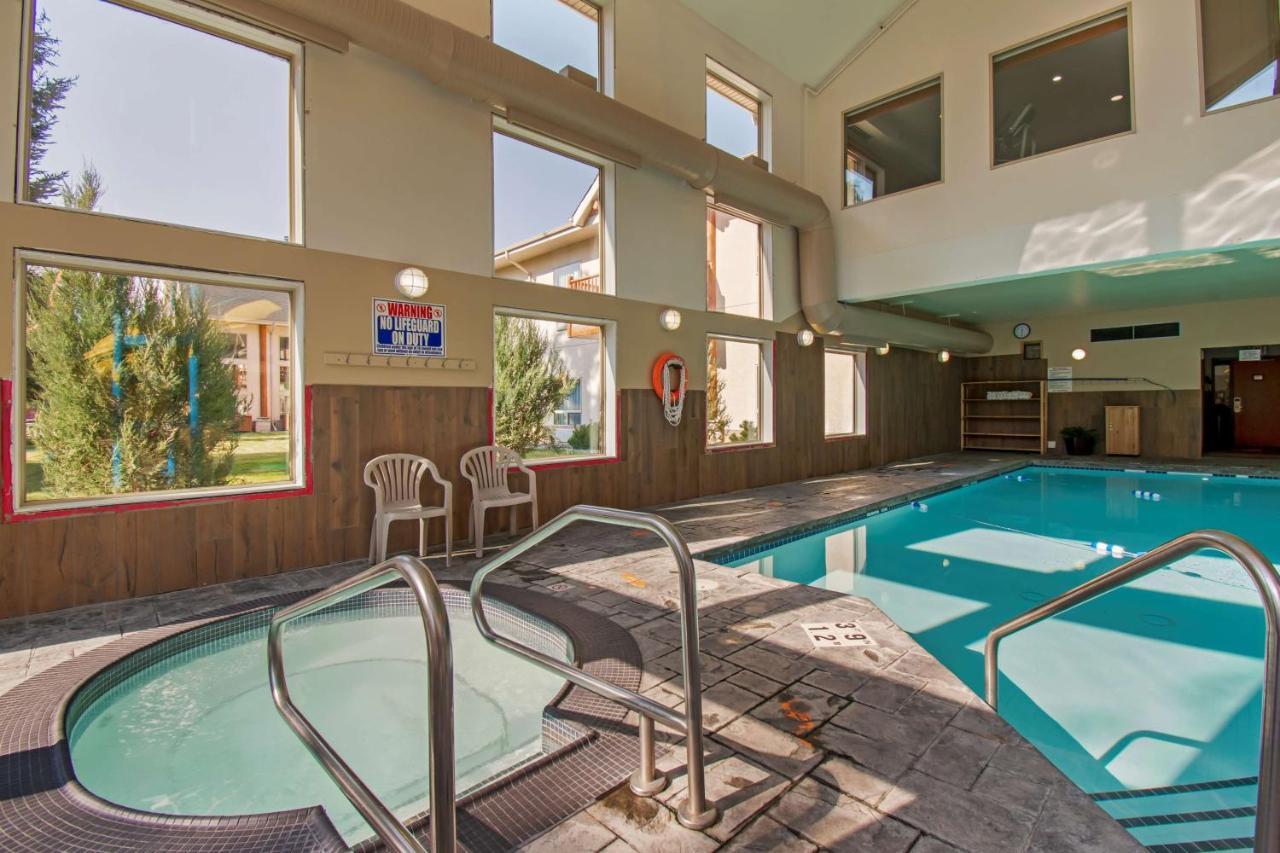 Best Western Plus Valemount Inn & Suites Exterior photo