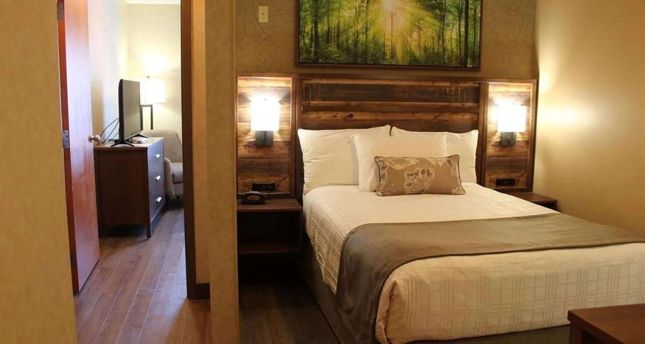 Best Western Plus Valemount Inn & Suites Exterior photo