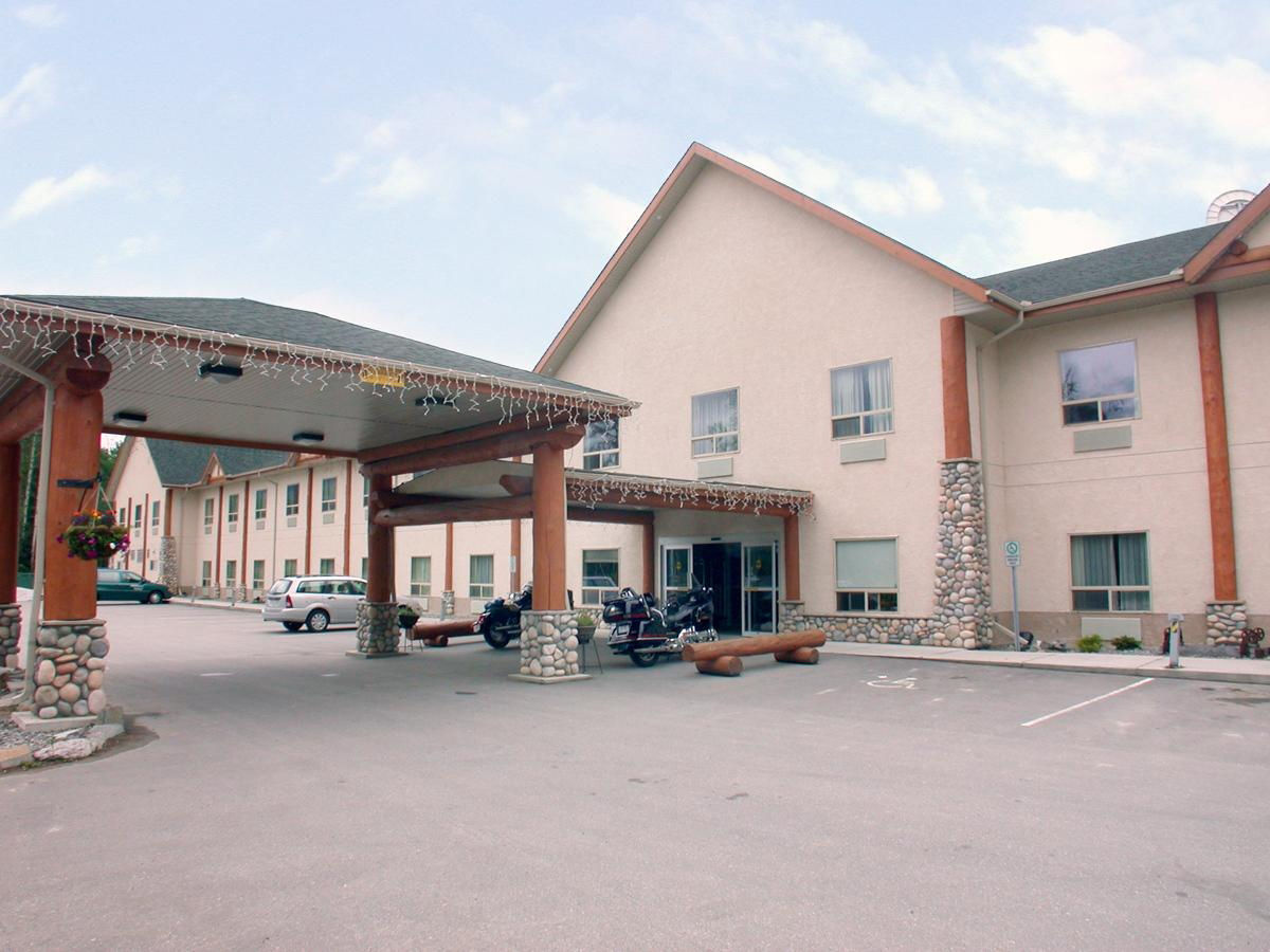Best Western Plus Valemount Inn & Suites Exterior photo
